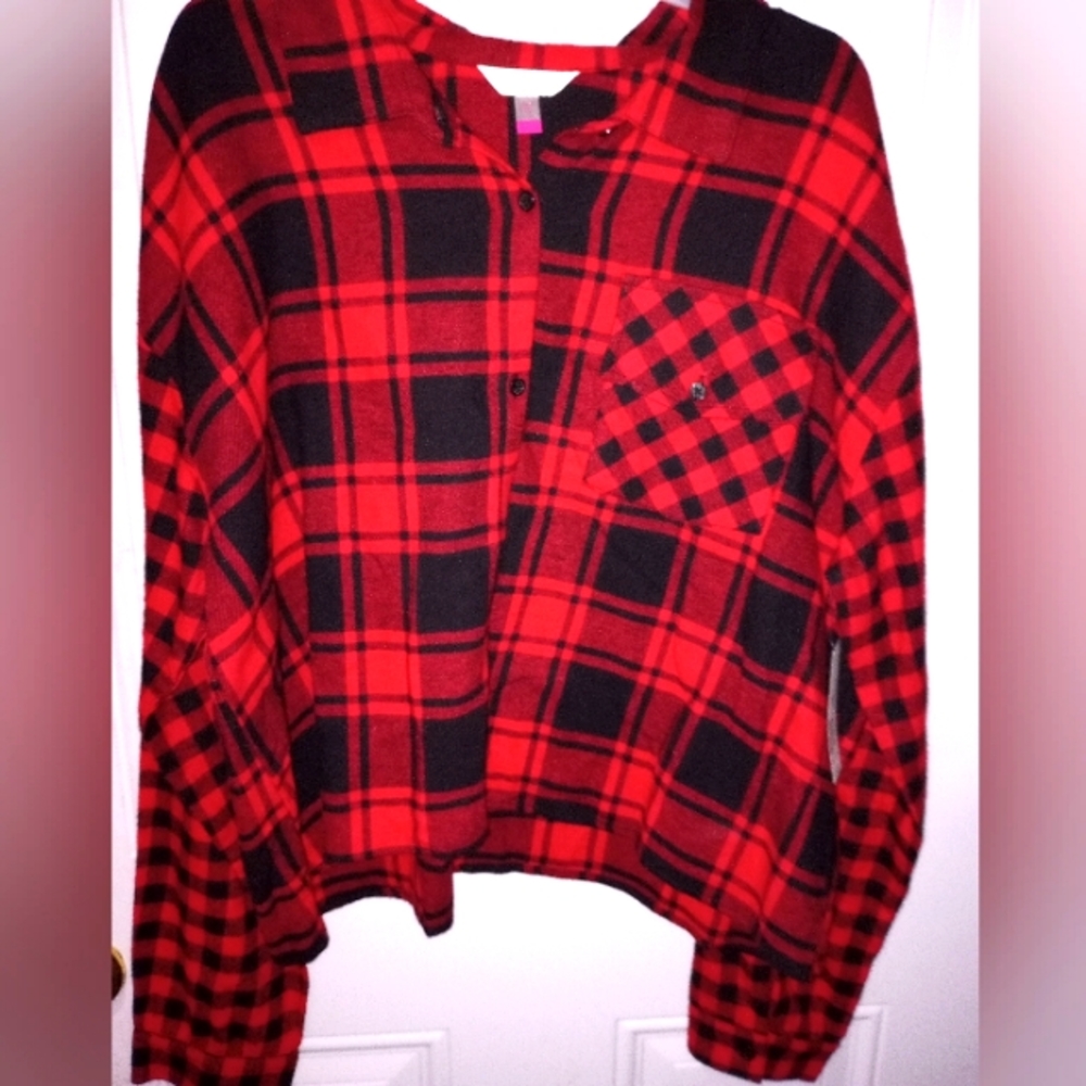 NoBo Red and Black Size: XXXL (21)Checkered long sleeve shirt.